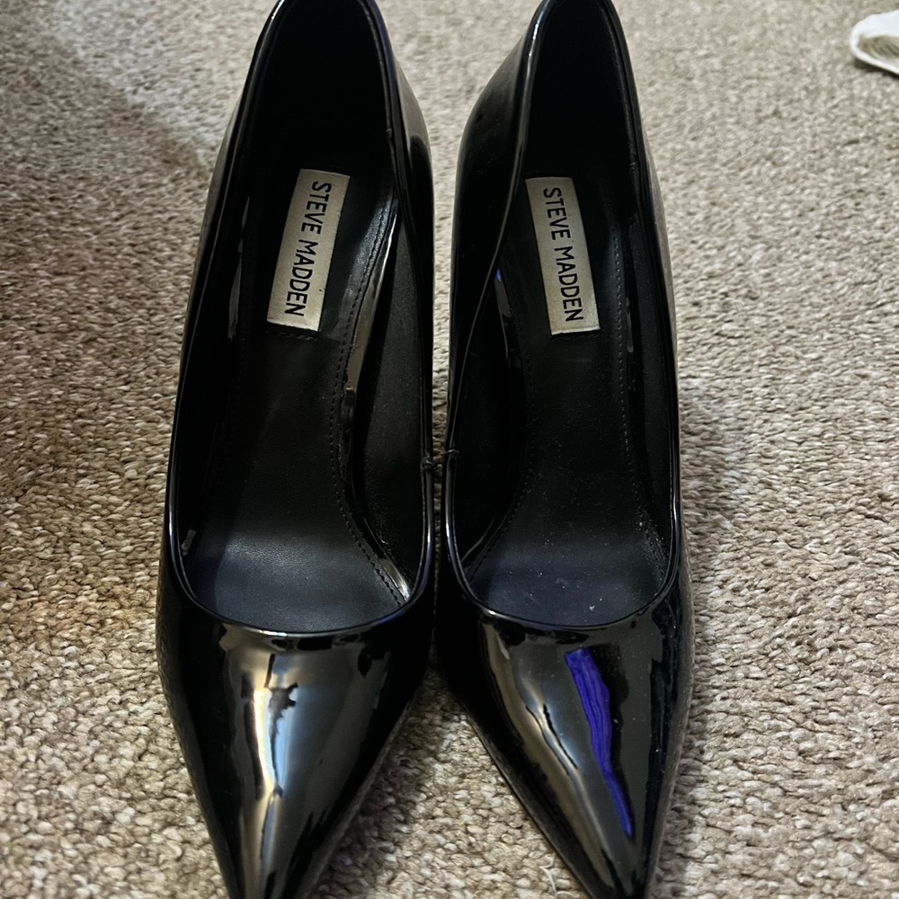 Steve Madden Black Pumps